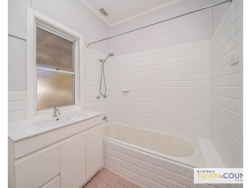 75 Douglas Street, Armidale NSW 2350