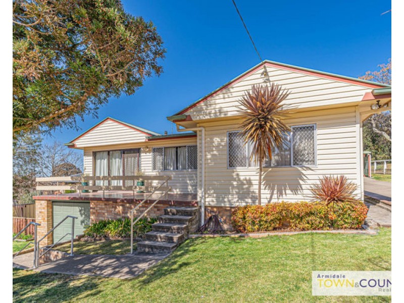 12 Simpson Avenue, Armidale NSW 2350