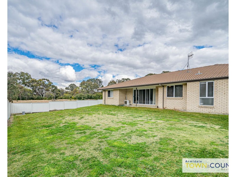 22 Earle Page Drive, Armidale NSW 2350