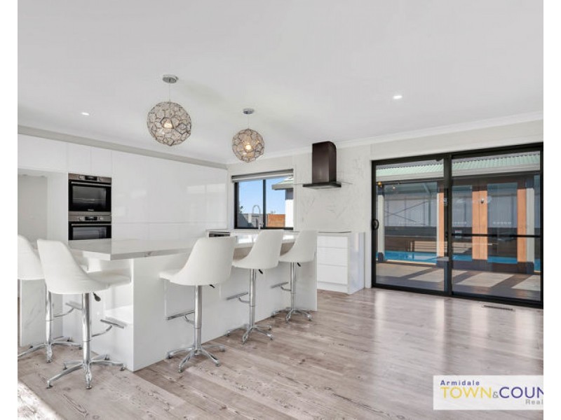 14 Richardson Avenue, Armidale NSW 2350