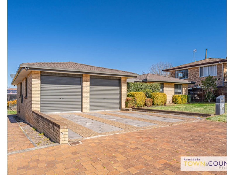 14 Richardson Avenue, Armidale NSW 2350