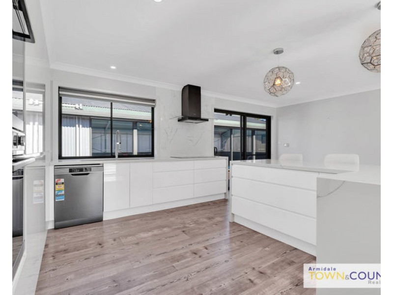 14 Richardson Avenue, Armidale NSW 2350