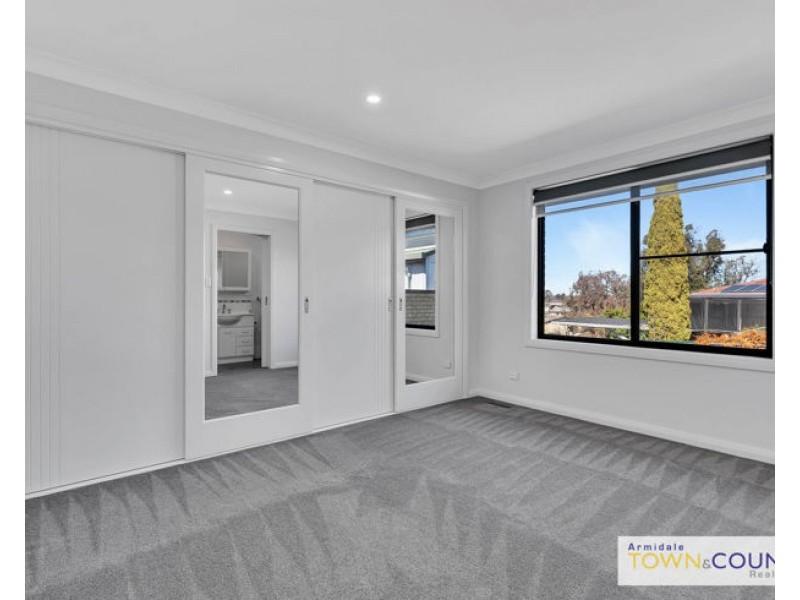 14 Richardson Avenue, Armidale NSW 2350