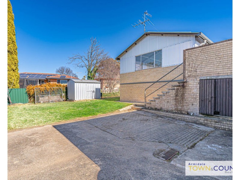 14 Richardson Avenue, Armidale NSW 2350