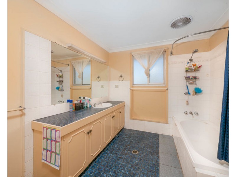20 Freeman Crescent, Armidale NSW 2350