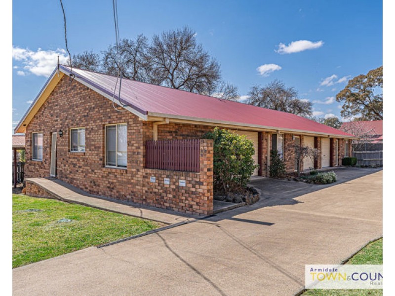 2/15 McShane Avenue, Armidale NSW 2350