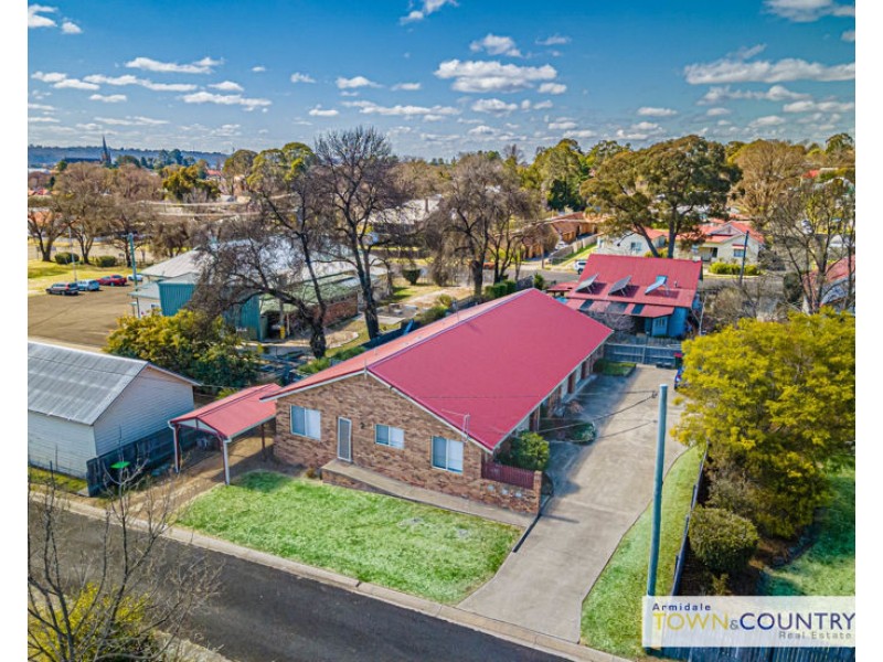 2/15 McShane Avenue, Armidale NSW 2350