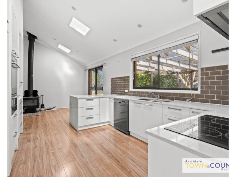 10 Freeman Crescent, Armidale NSW 2350
