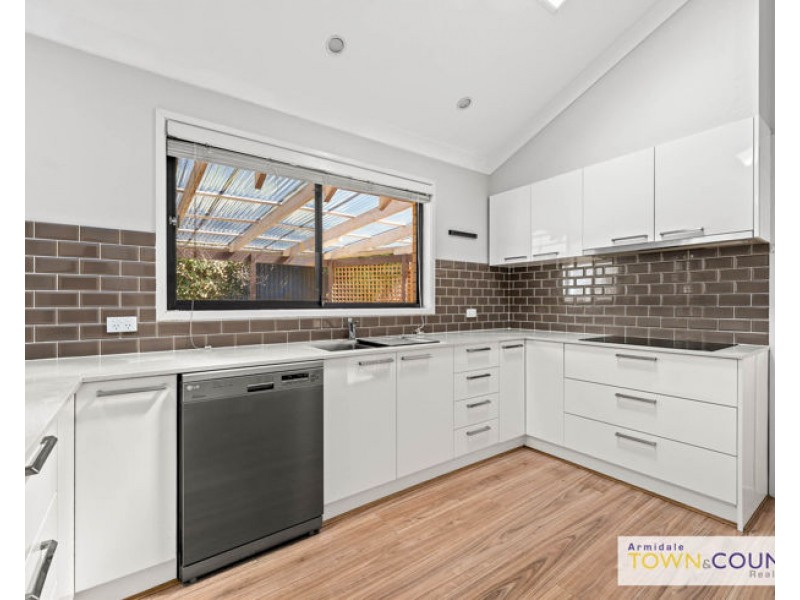 10 Freeman Crescent, Armidale NSW 2350