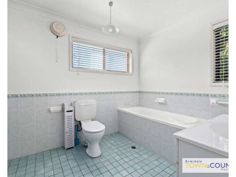 10 Freeman Crescent, Armidale NSW 2350