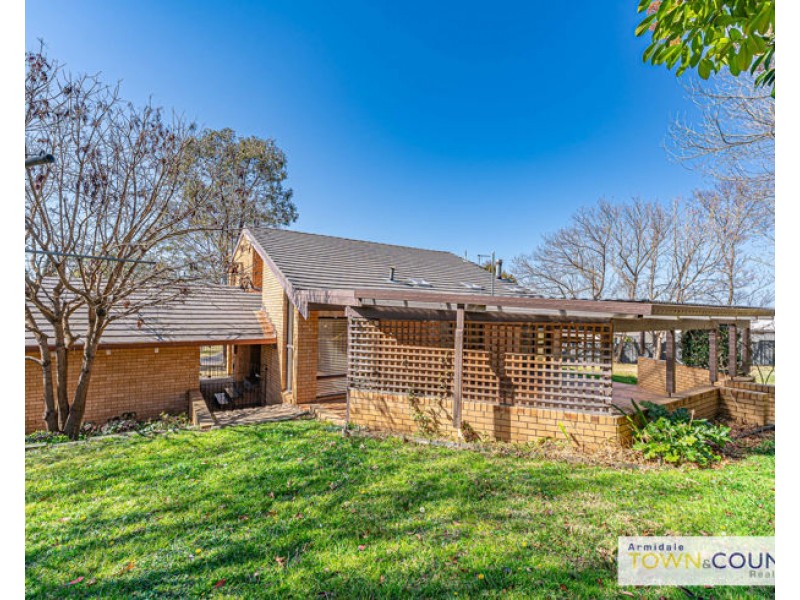 10 Freeman Crescent, Armidale NSW 2350