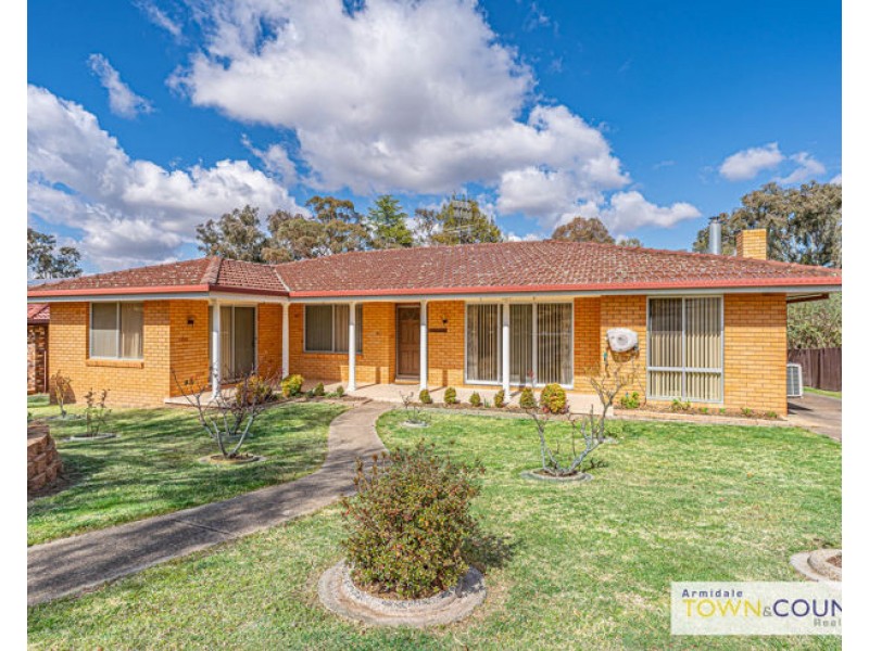 8 Werrina Crescent, Armidale NSW 2350