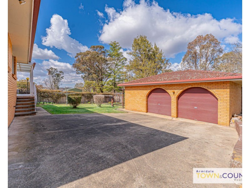 8 Werrina Crescent, Armidale NSW 2350