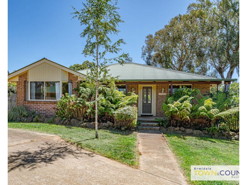 8 Erin Court, Armidale NSW 2350