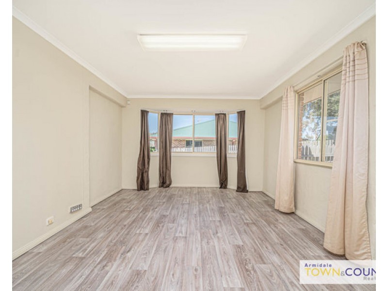 8 Erin Court, Armidale NSW 2350