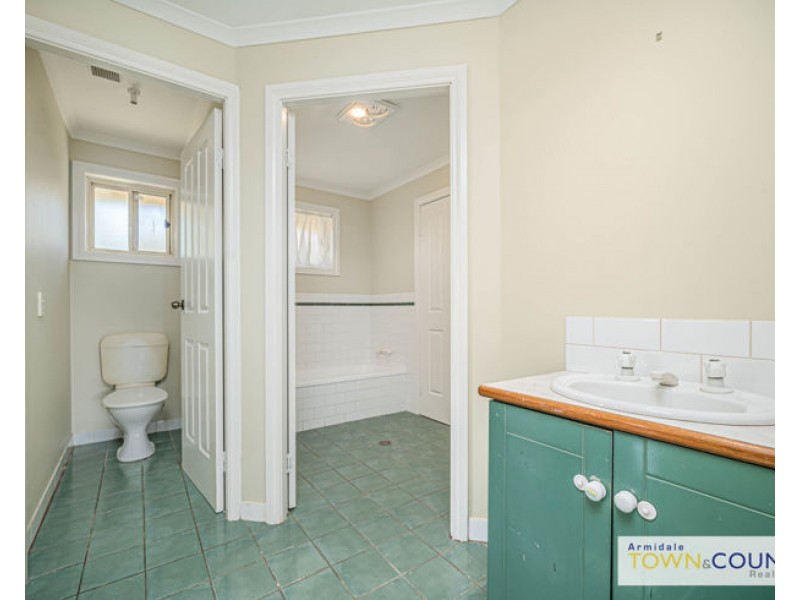 8 Erin Court, Armidale NSW 2350