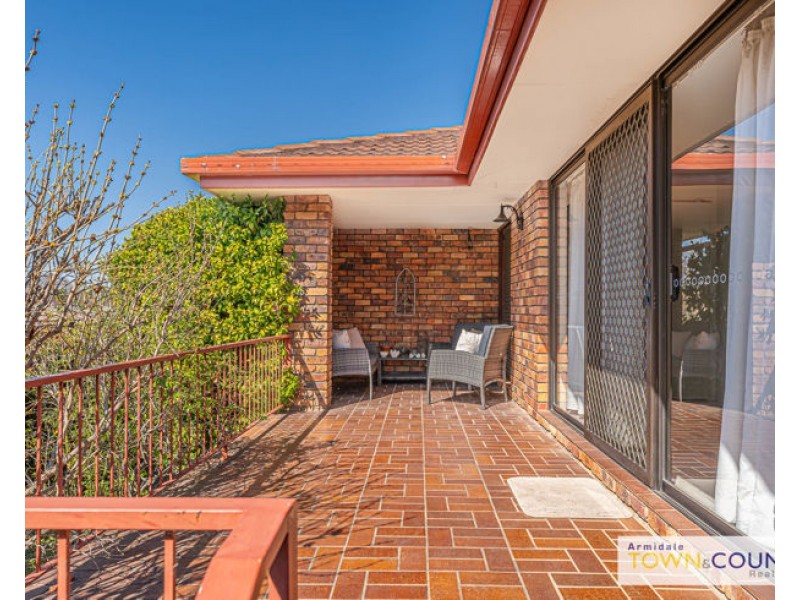 10 Newbury Drive, Armidale NSW 2350