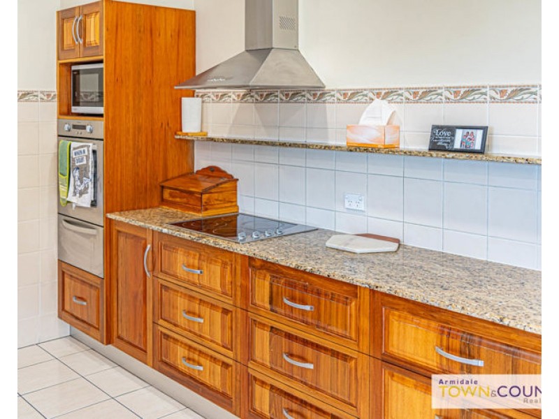 10 Newbury Drive, Armidale NSW 2350