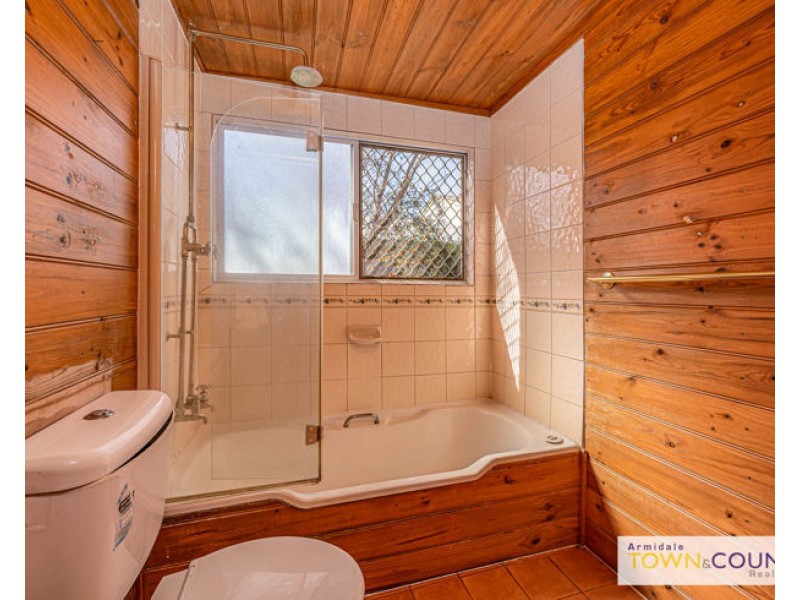 9 Crescent Street, Armidale NSW 2350