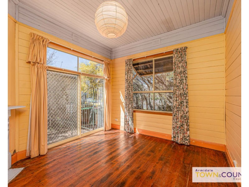 9 Crescent Street, Armidale NSW 2350