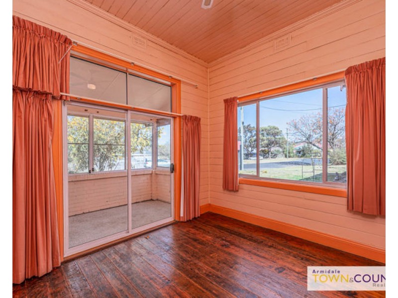9 Crescent Street, Armidale NSW 2350