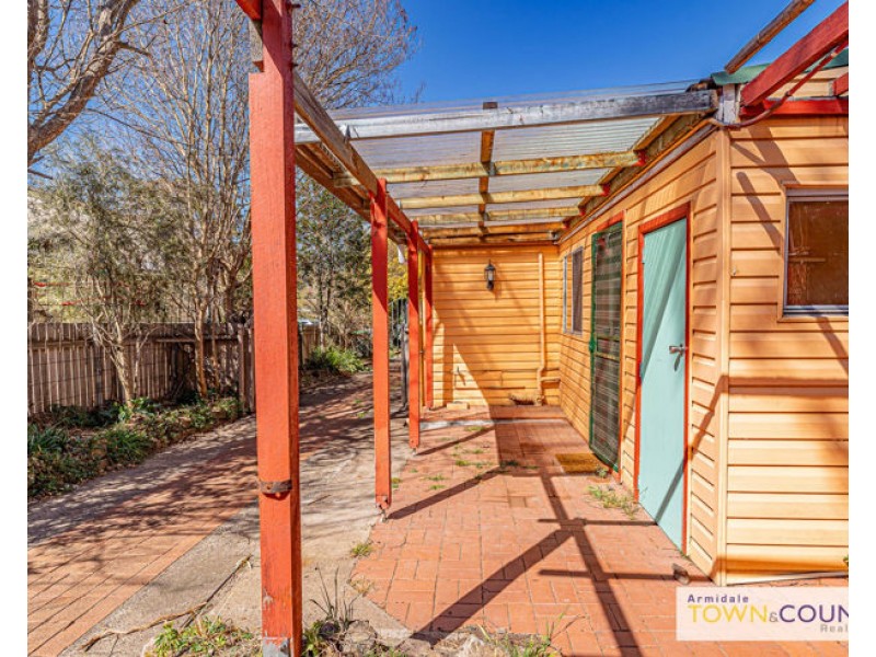 9 Crescent Street, Armidale NSW 2350