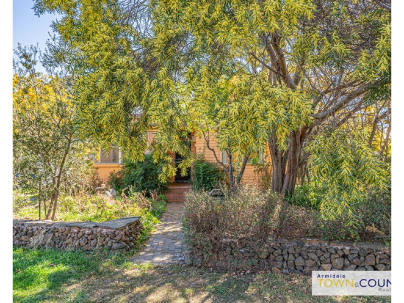 9 Crescent Street, Armidale NSW 2350