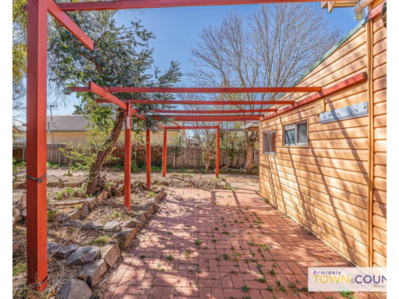 9 Crescent Street, Armidale NSW 2350