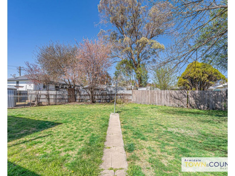 2 Barney Street, Armidale NSW 2350