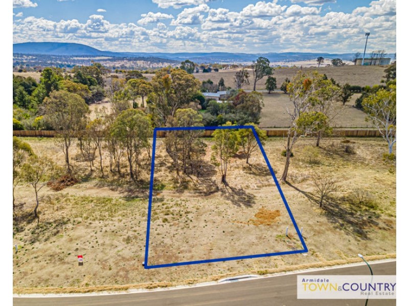 20 Campbell Parade, Armidale NSW 2350