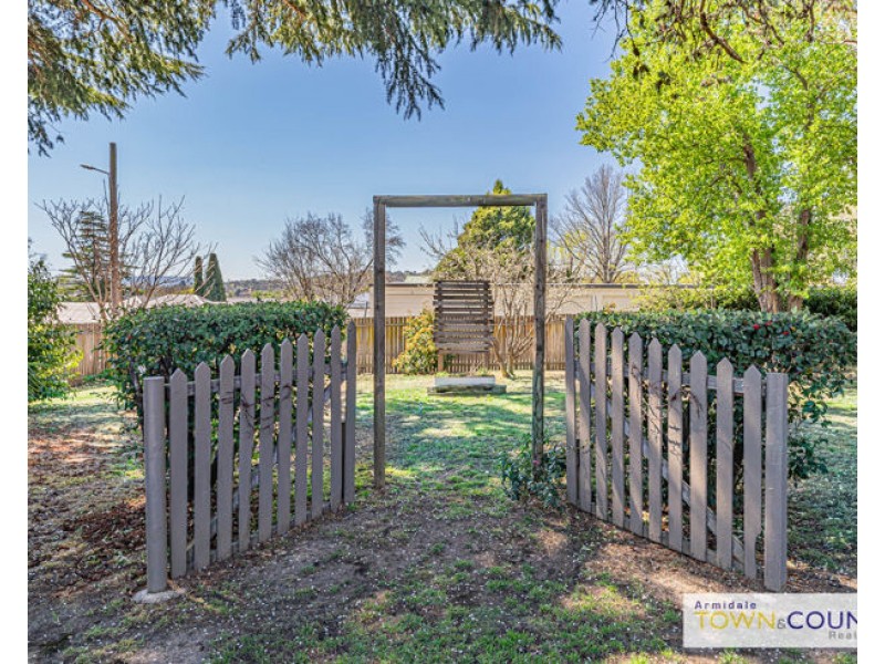 149 Barney Street, Armidale NSW 2350