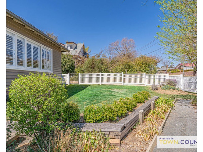 149 Barney Street, Armidale NSW 2350