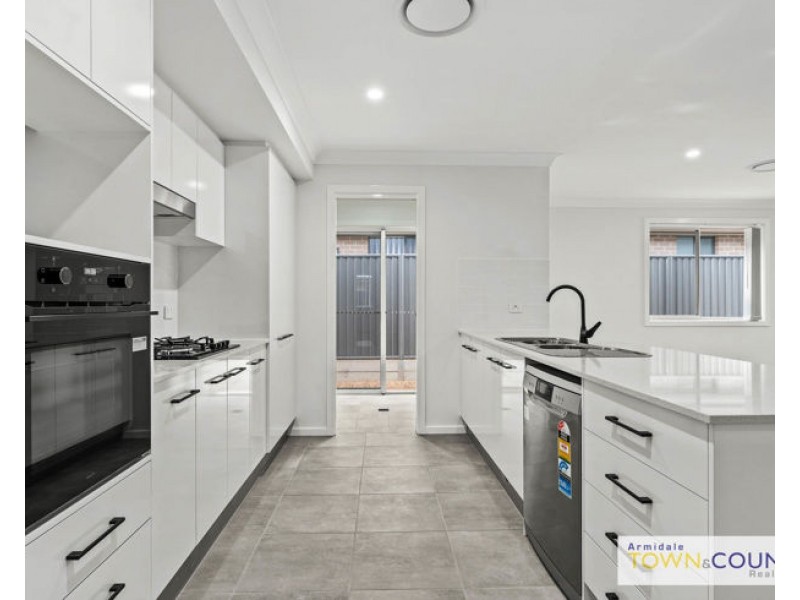 8 Bruce Close, Armidale NSW 2350