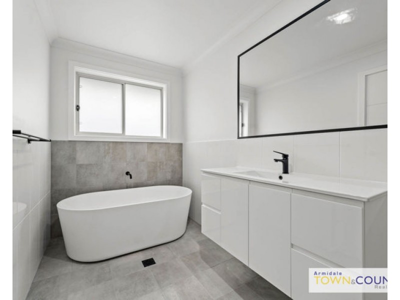 8 Bruce Close, Armidale NSW 2350