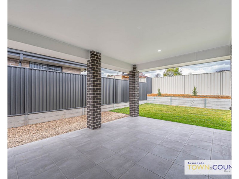 8 Bruce Close, Armidale NSW 2350
