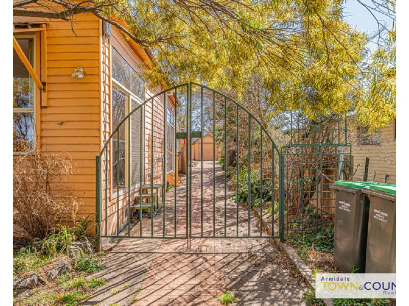9A Crescent Street, Armidale NSW 2350