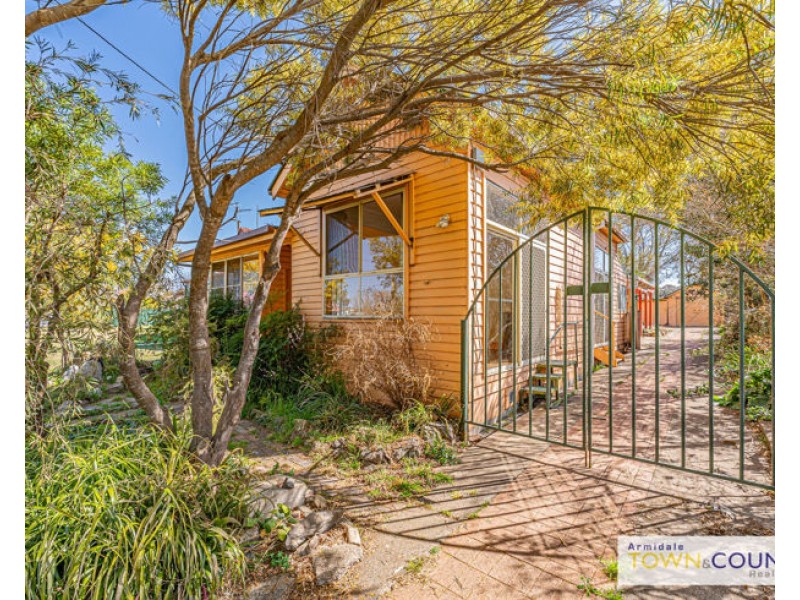 9A Crescent Street, Armidale NSW 2350