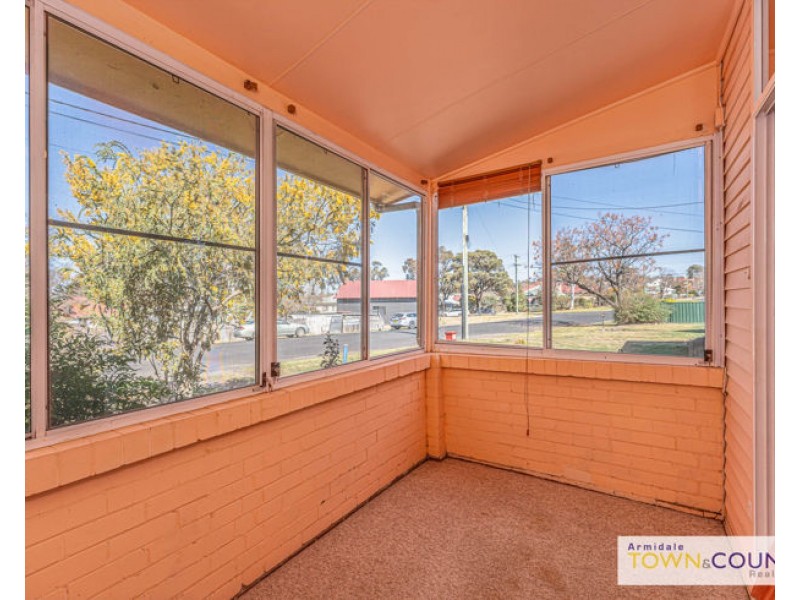 9A Crescent Street, Armidale NSW 2350