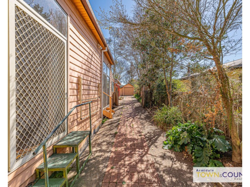 9A Crescent Street, Armidale NSW 2350