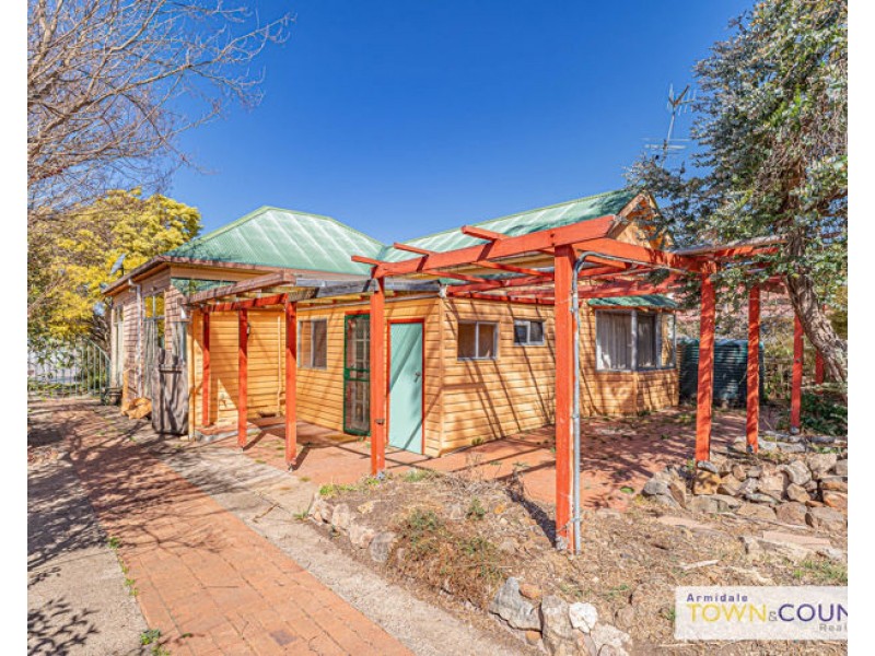 9B Crescent Street, Armidale NSW 2350