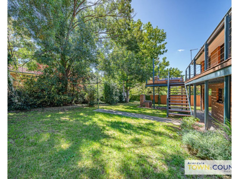 11 Newbury Drive, Armidale NSW 2350
