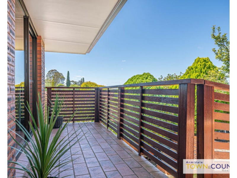 11 Newbury Drive, Armidale NSW 2350