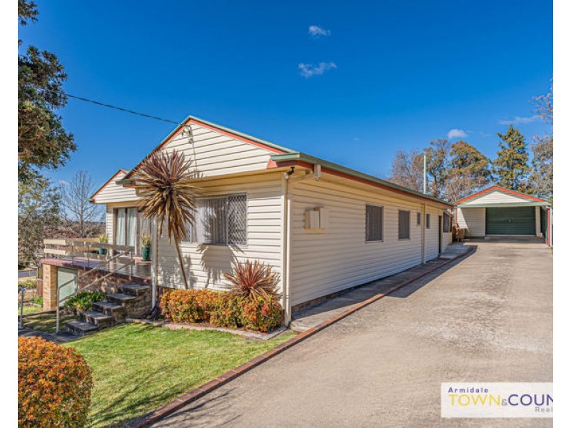 12 Simpson Avenue, Armidale NSW 2350