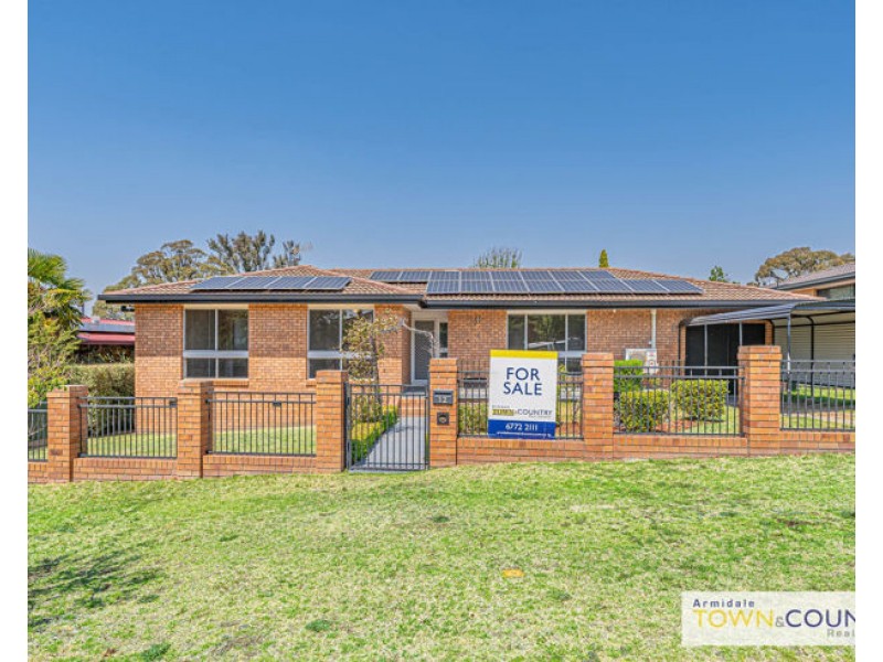 12 Richardson Avenue, Armidale NSW 2350