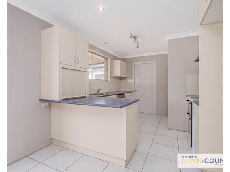 12 Richardson Avenue, Armidale NSW 2350