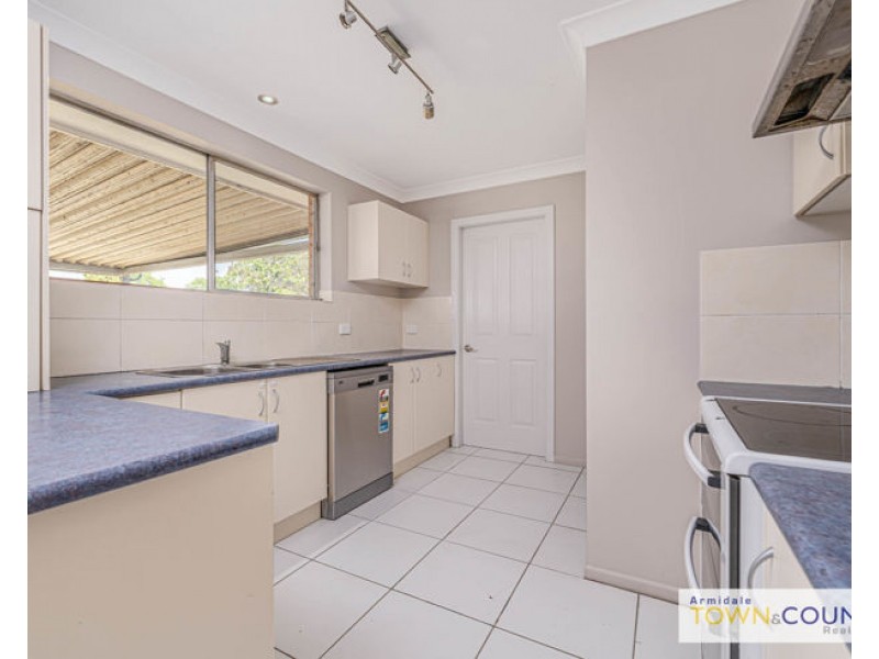 12 Richardson Avenue, Armidale NSW 2350