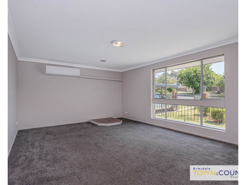 12 Richardson Avenue, Armidale NSW 2350