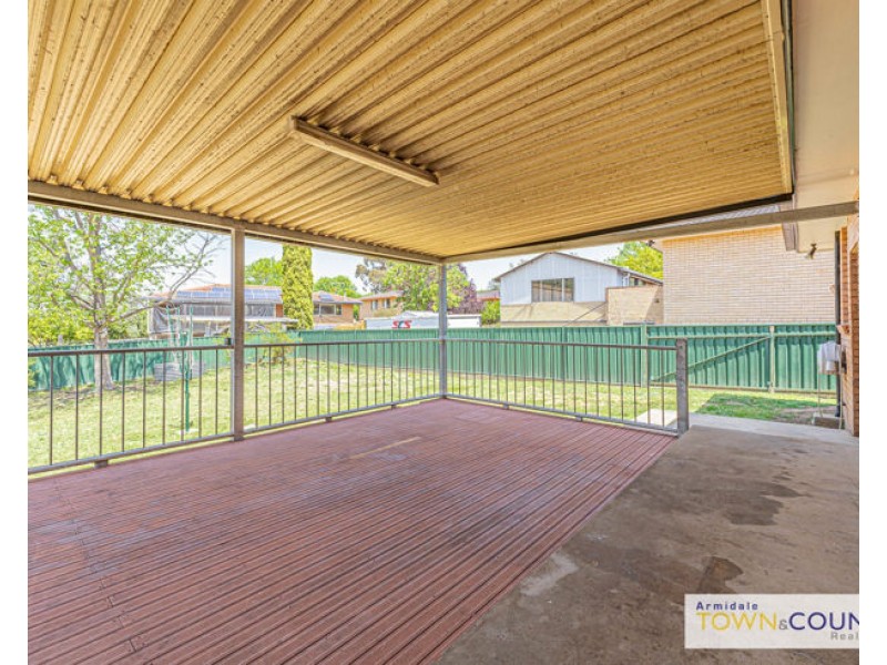 12 Richardson Avenue, Armidale NSW 2350