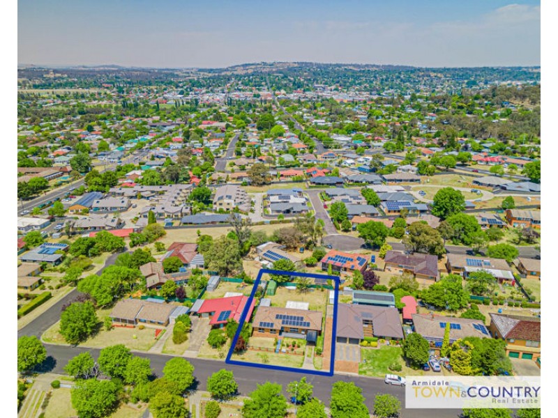 12 Richardson Avenue, Armidale NSW 2350