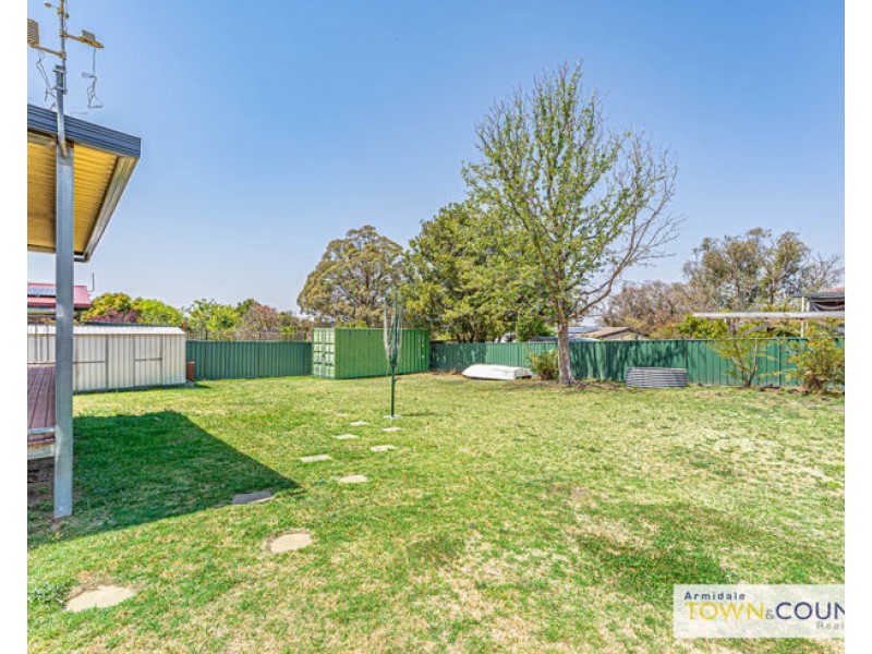 12 Richardson Avenue, Armidale NSW 2350